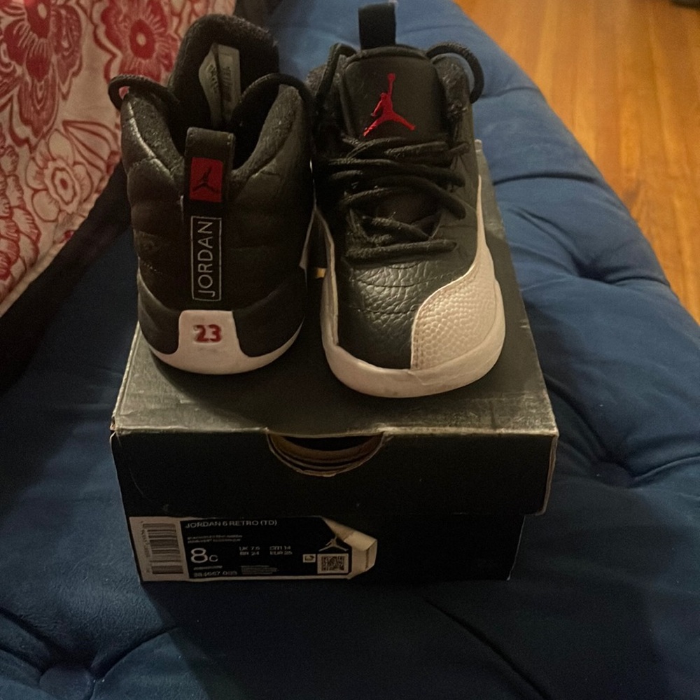 Black and white Jordan size 8c good condition worn twice